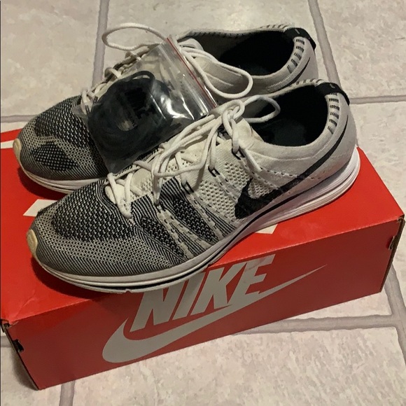 Nike Flynit Trainers - Picture 3 of 7